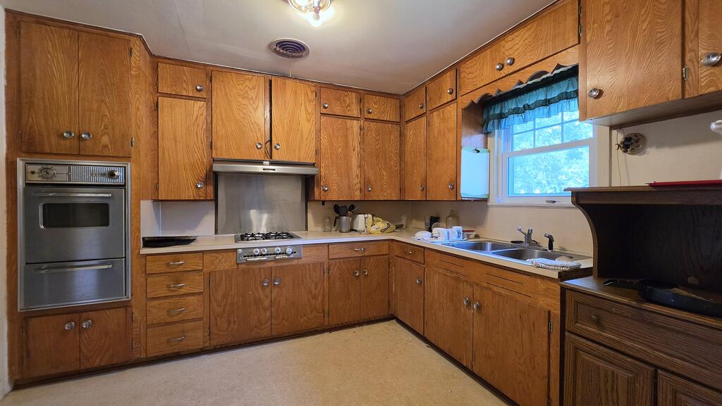 192 Austin Street Property Photo 5