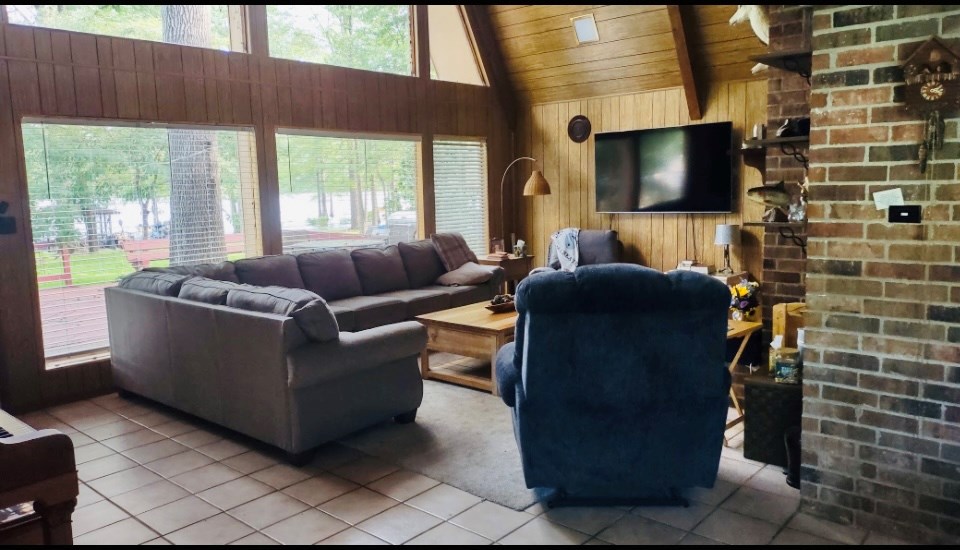 386 Lakeview Drive Property Photo 12