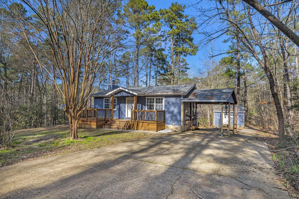 1121 Victoria Property Photo 1