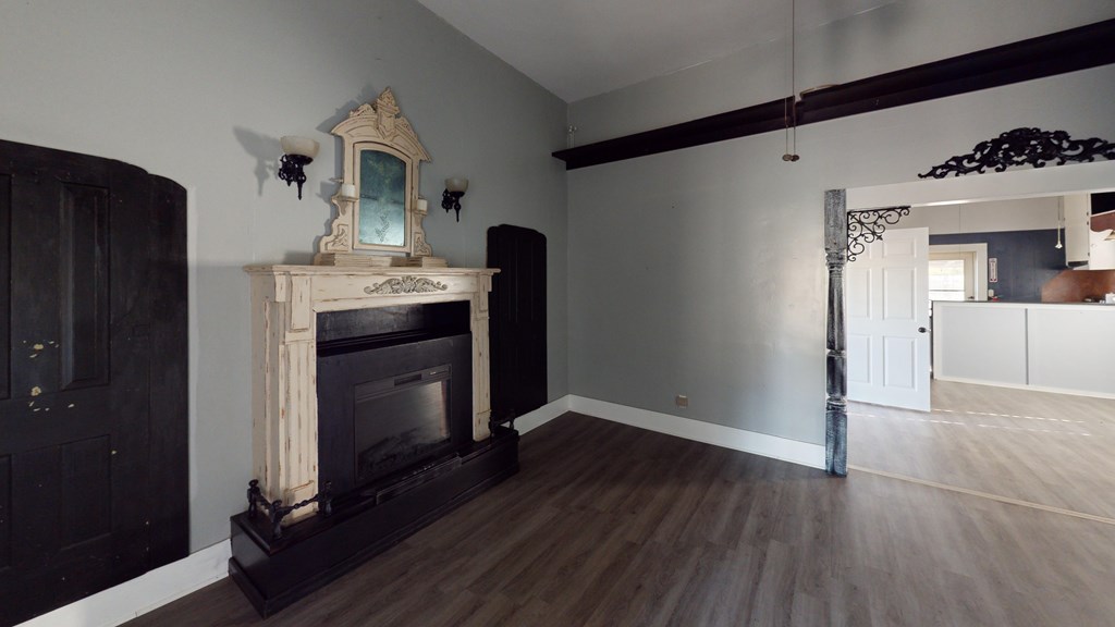 437 W Houston Property Photo 2