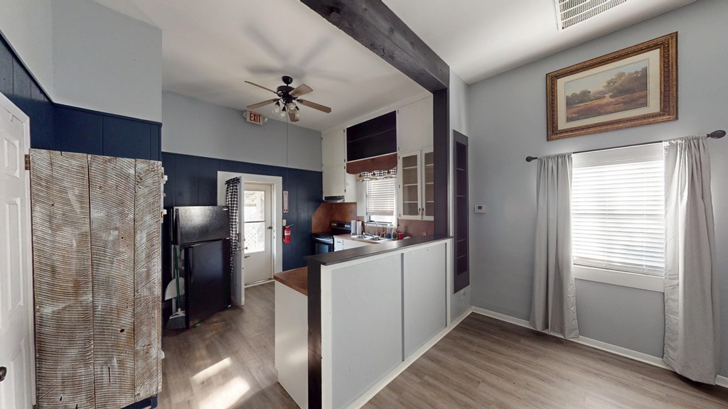 437 W Houston Property Photo 7