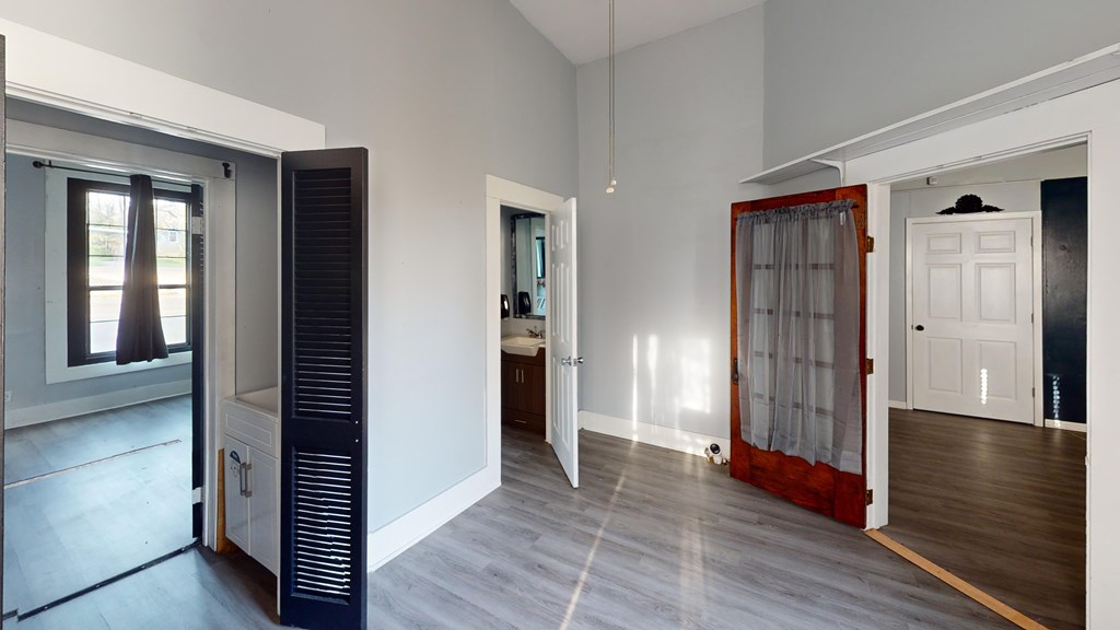 437 W Houston Property Photo 15