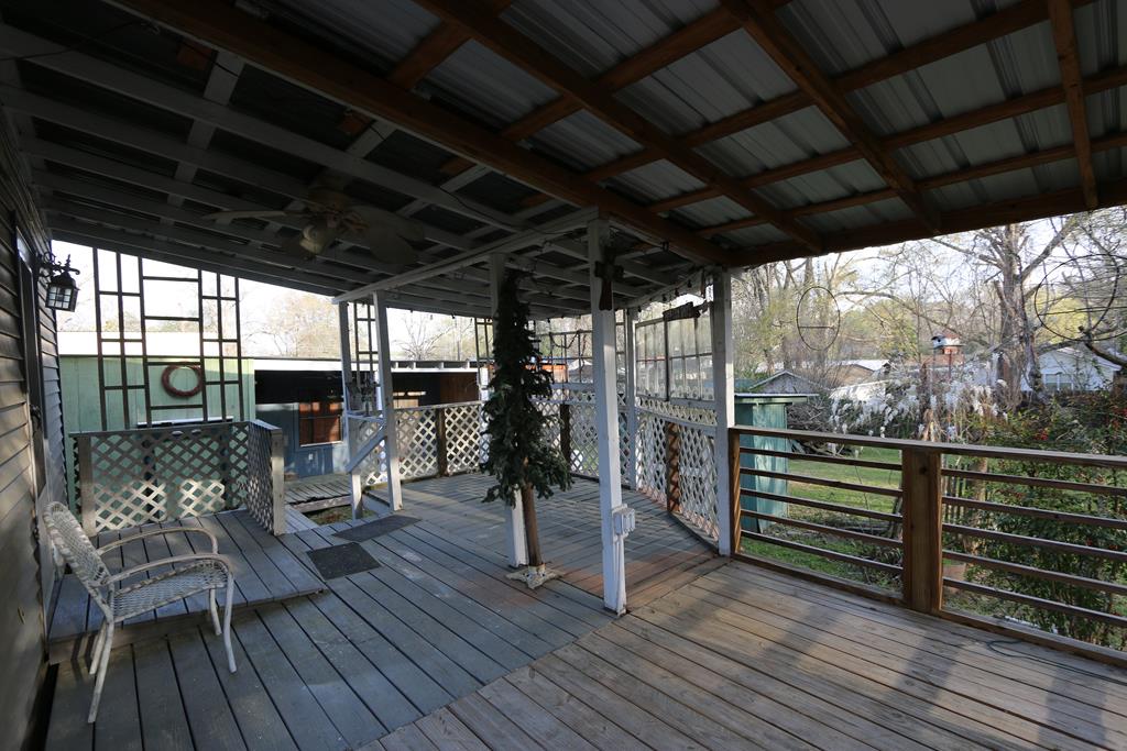 437 W Houston Property Photo 20