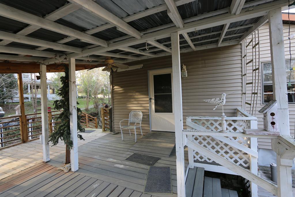 437 W Houston Property Photo 21
