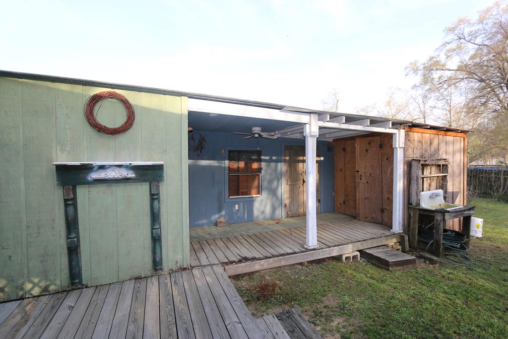 437 W Houston Property Photo 22