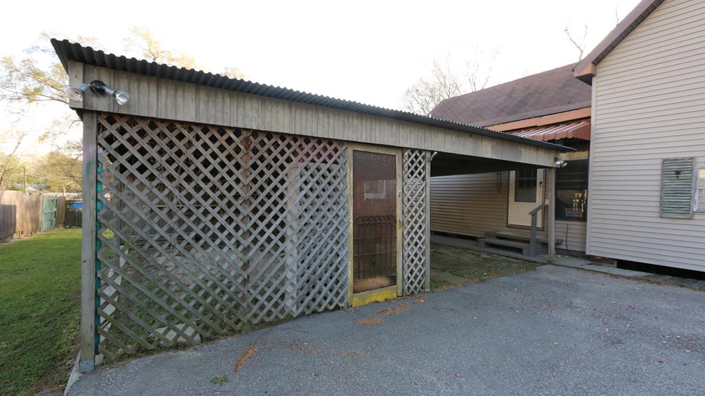 437 W Houston Property Photo 23