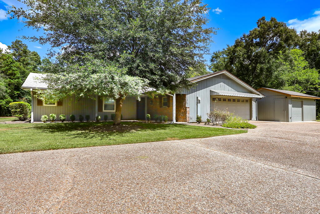 809 South Meadows Property Photo 2
