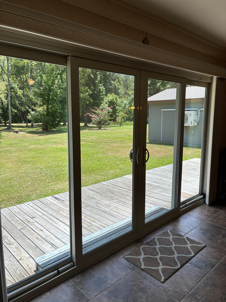 809 South Meadows Property Photo 8