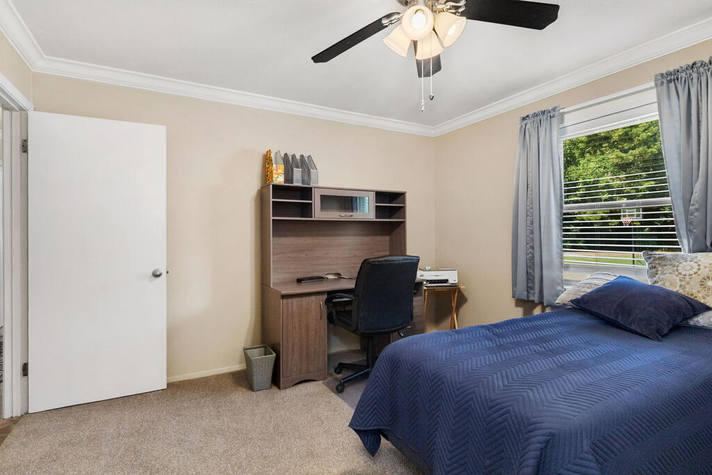 809 South Meadows Property Photo 9