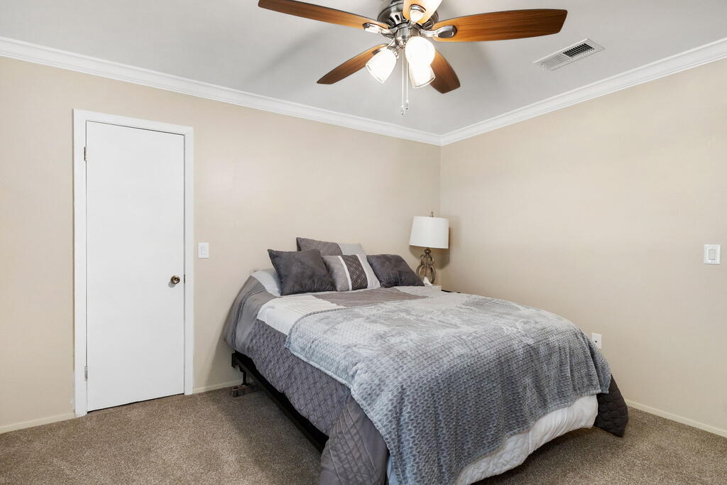 809 South Meadows Property Photo 10