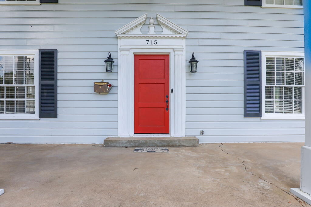 715 Pine Tree Lane Property Photo 2