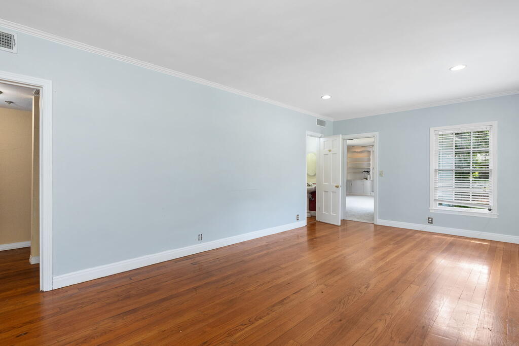715 Pine Tree Lane Property Photo 8