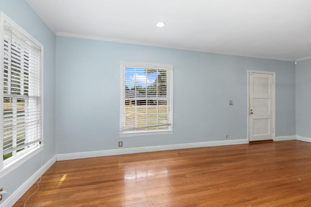 715 Pine Tree Lane Property Photo 9
