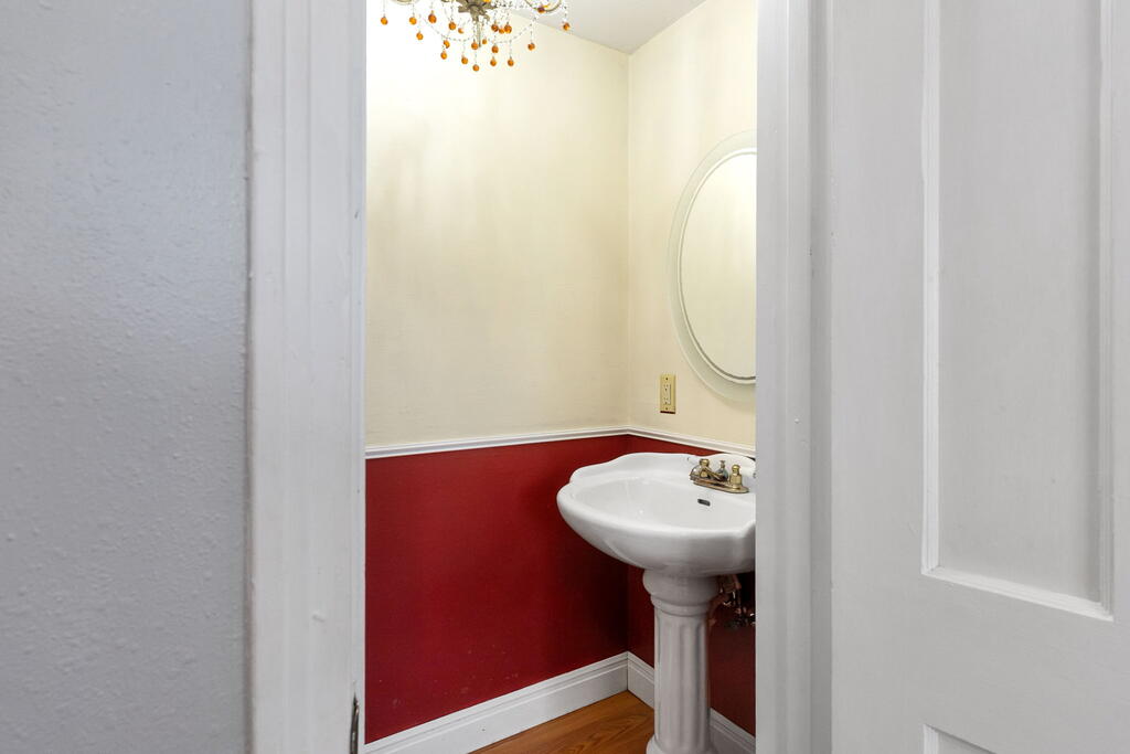 715 Pine Tree Lane Property Photo 10