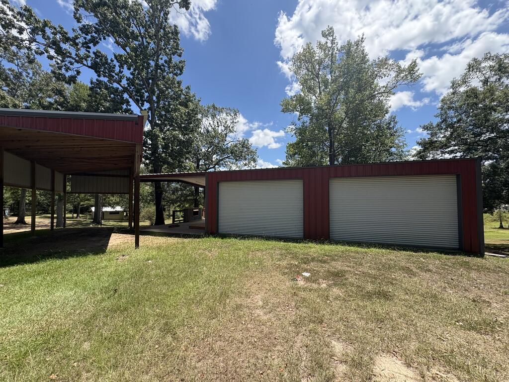 186 County Road 4804 E Property Photo 1