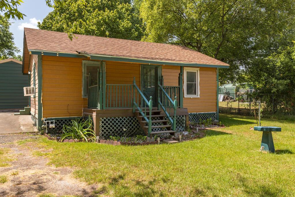 2020 Denver Ave Property Photo 1