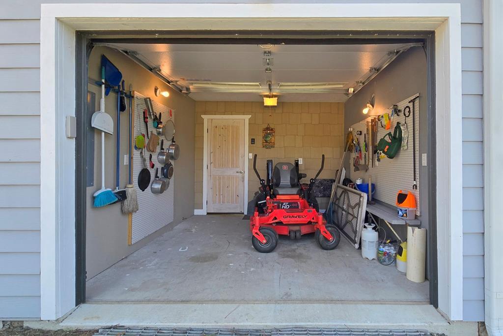 140 E Ridgecrest Drive Property Photo 11