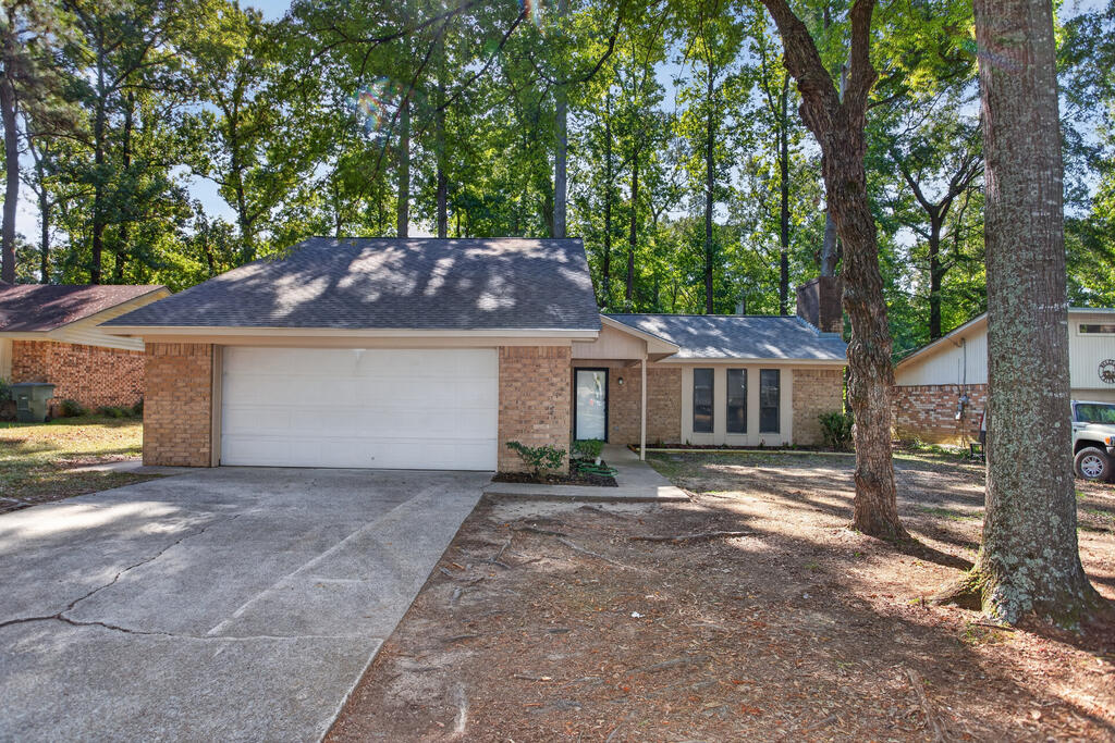 201 Robin Hood Drive Property Photo 1