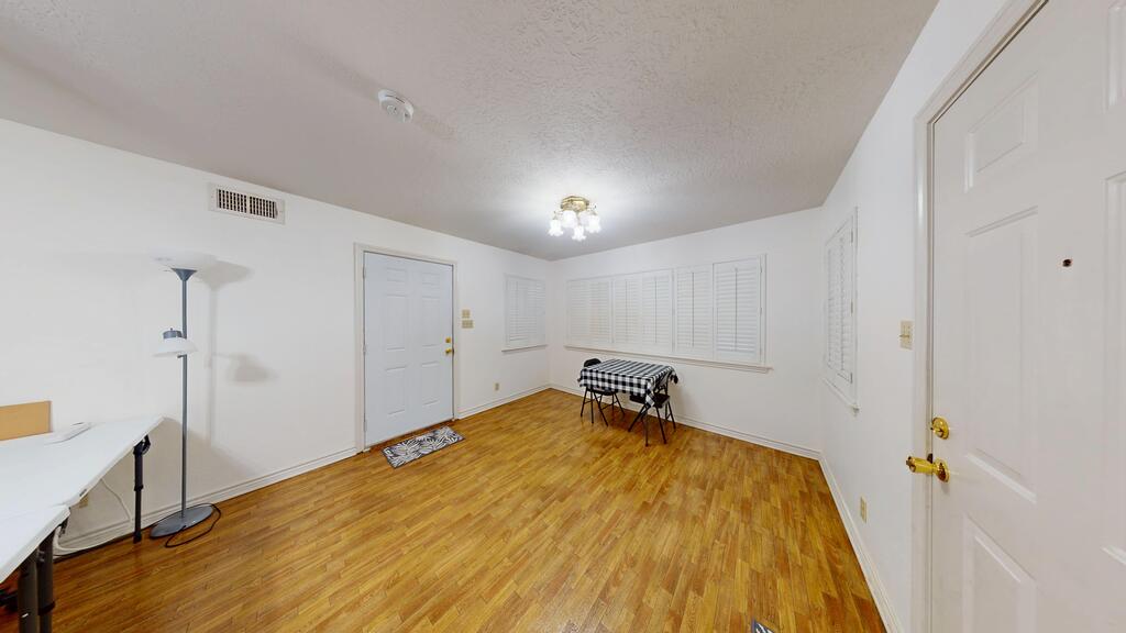 1005 Black Walnut Lane Property Photo 3