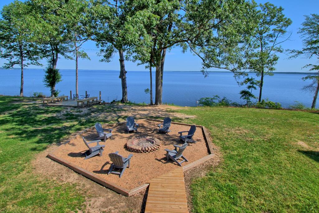 4565 Carters Ferry Rd Property Photo 1