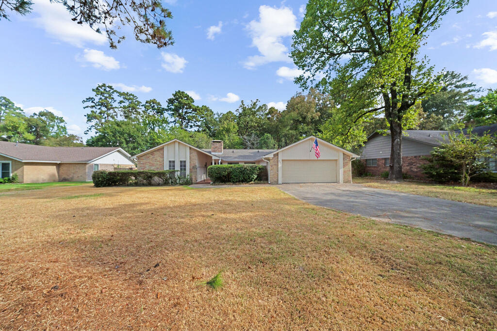 203 Trailwood Circle Property Photo 1