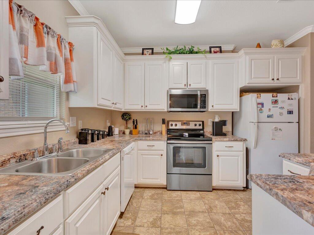 2005 Durst Property Photo 15