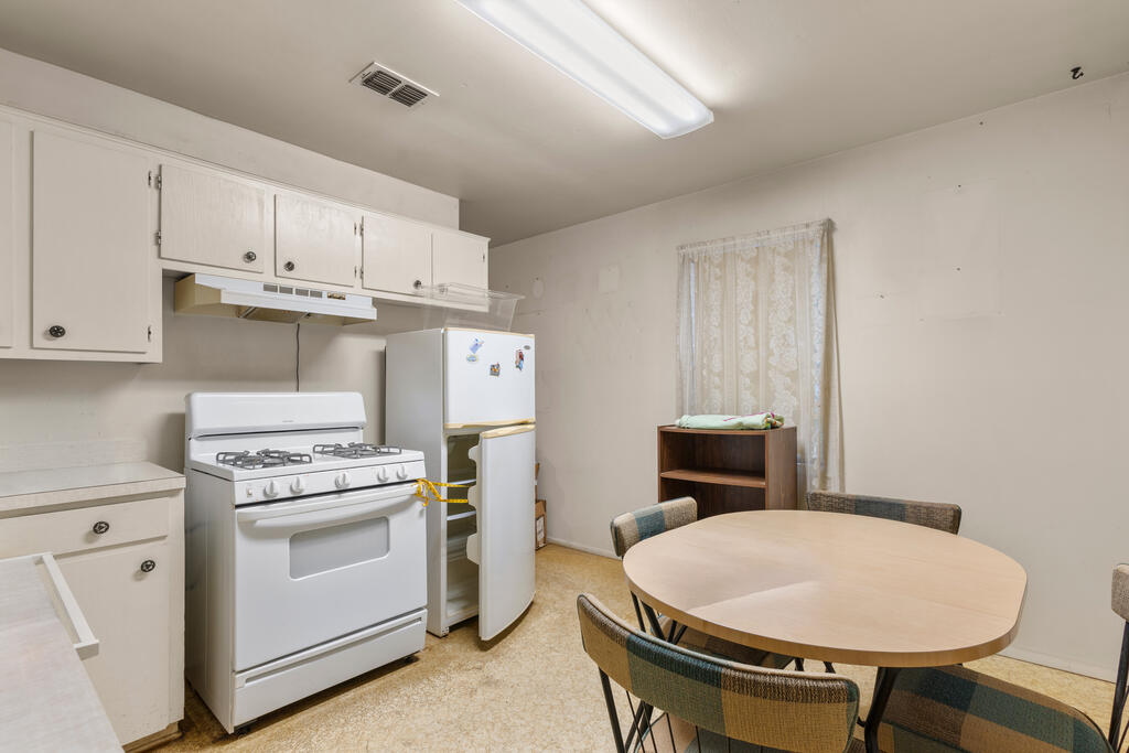2112 Property Photo 6