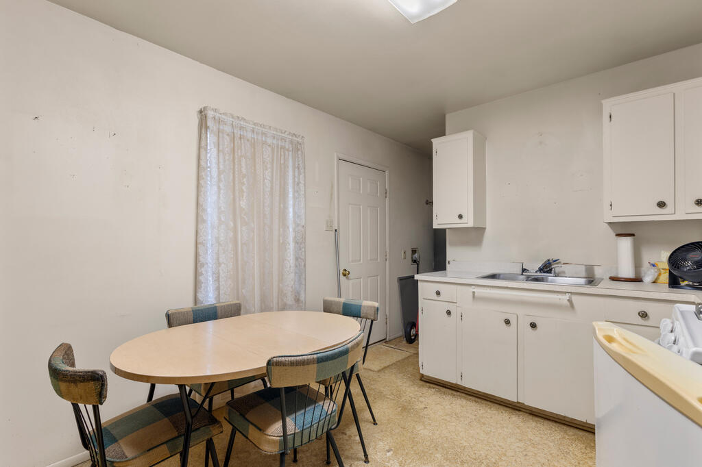 2112 Property Photo 7