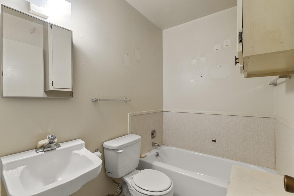 2112 Property Photo 8