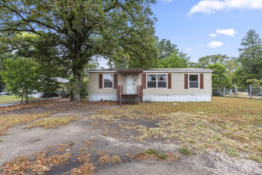 2112 Property Photo 10