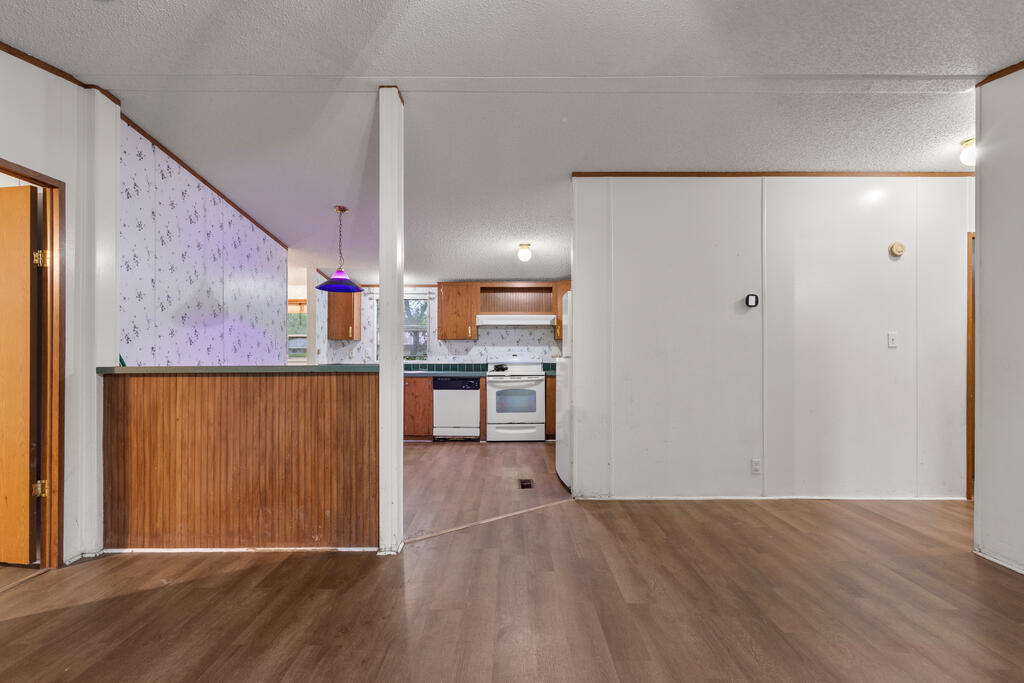 2112 Property Photo 11