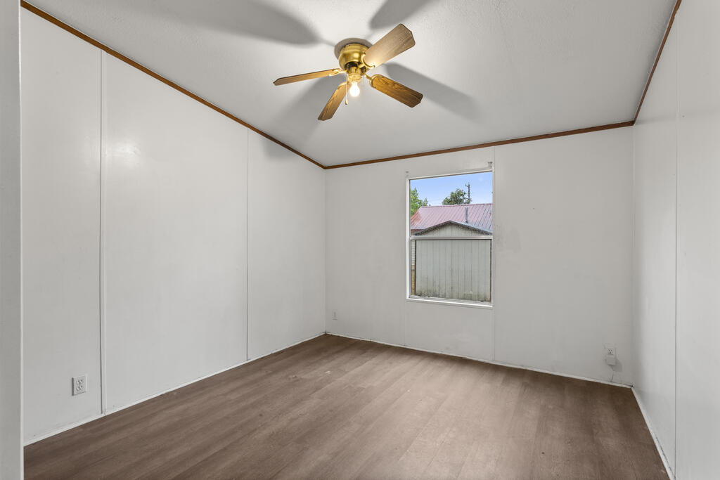 2112 Property Photo 14