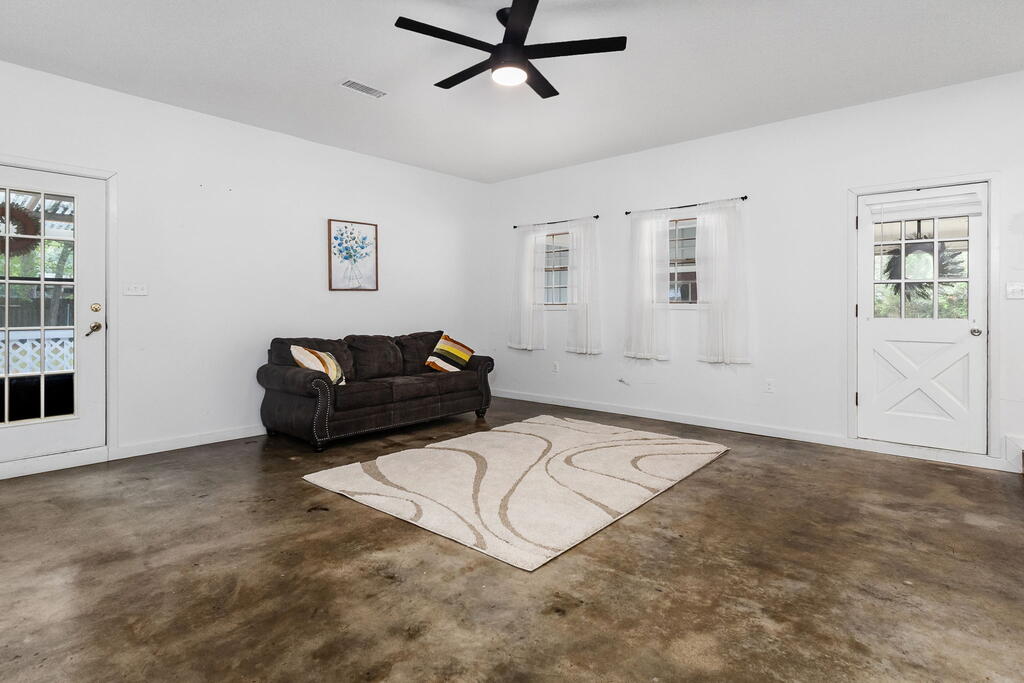 1307 Wildbriar Drive Property Photo 10