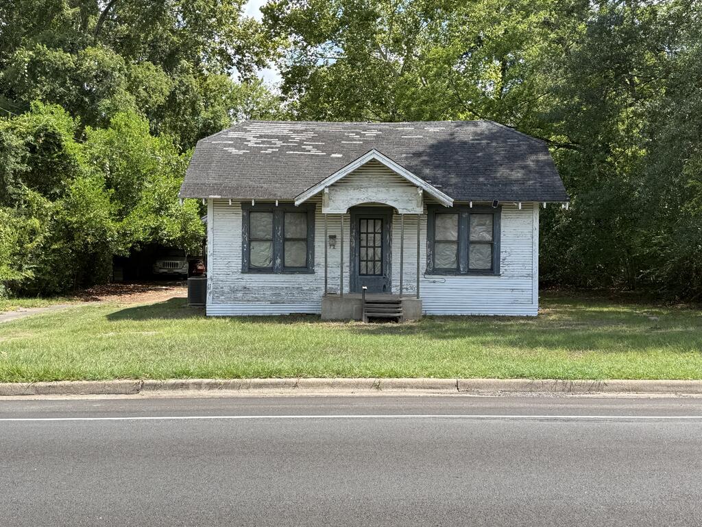 1107 1st Street Property Photo 1