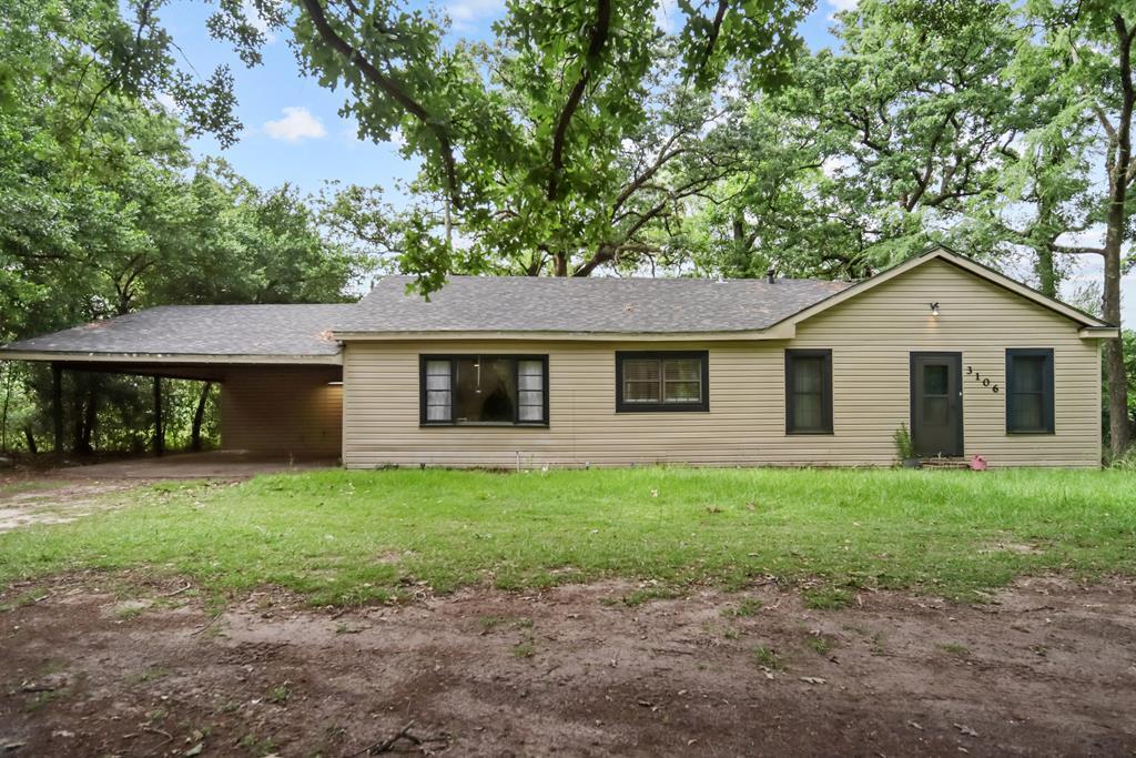 3106 Center Road Property Photo 1