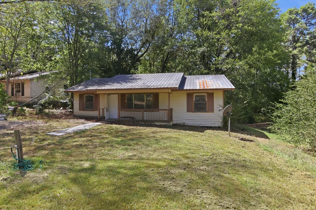 1018 Sampson Street Property Photo 1