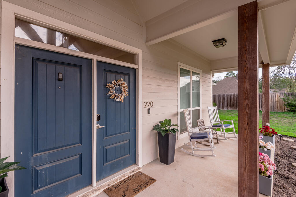 220 Rustic Pines Drive Property Photo 3