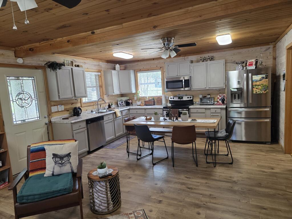 530 Kingwood Drive Property Photo 7