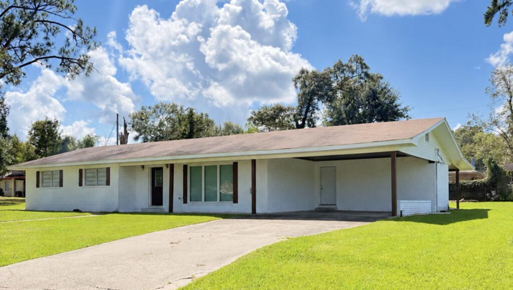 305 E Pine Street Property Photo 1
