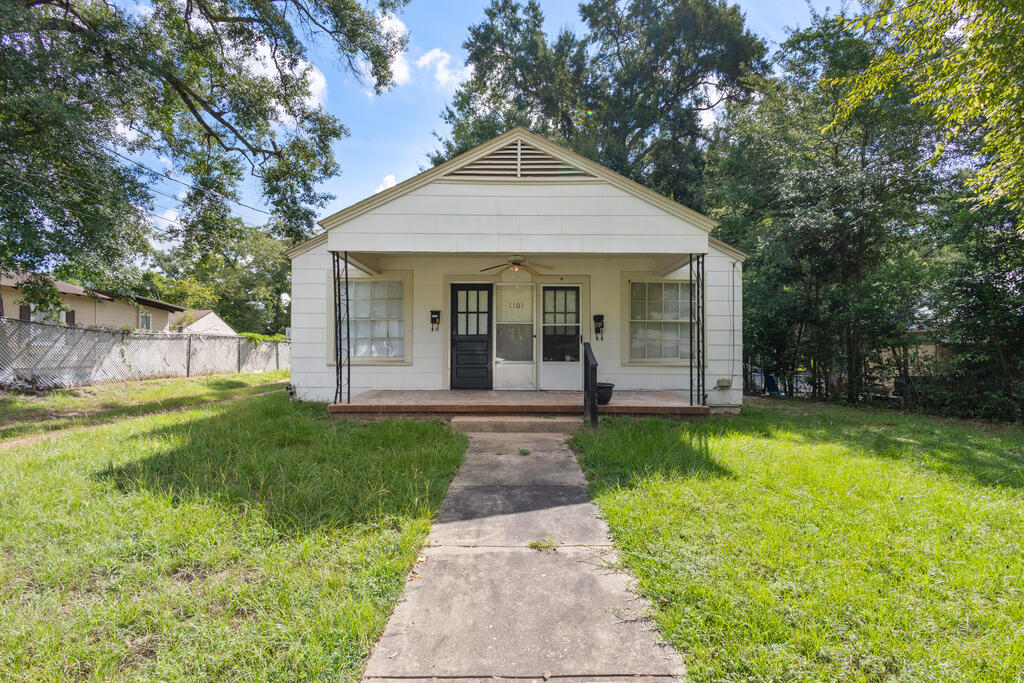 1101 Hackberry Street Property Photo 1