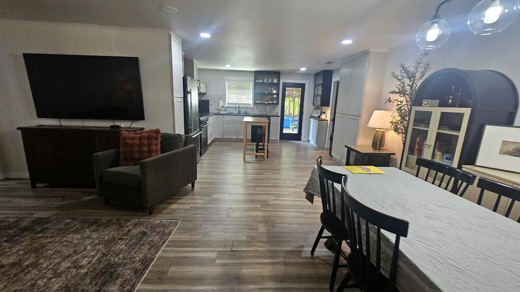 913 5th Street Property Photo 2