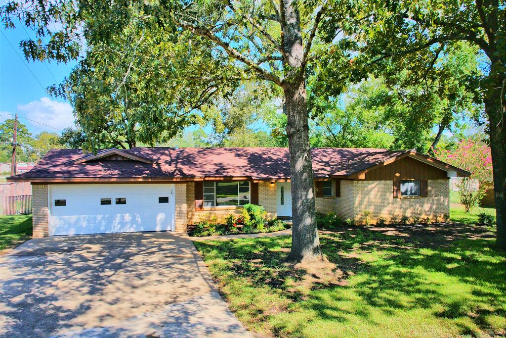 105 Parker Blvd Property Photo 1