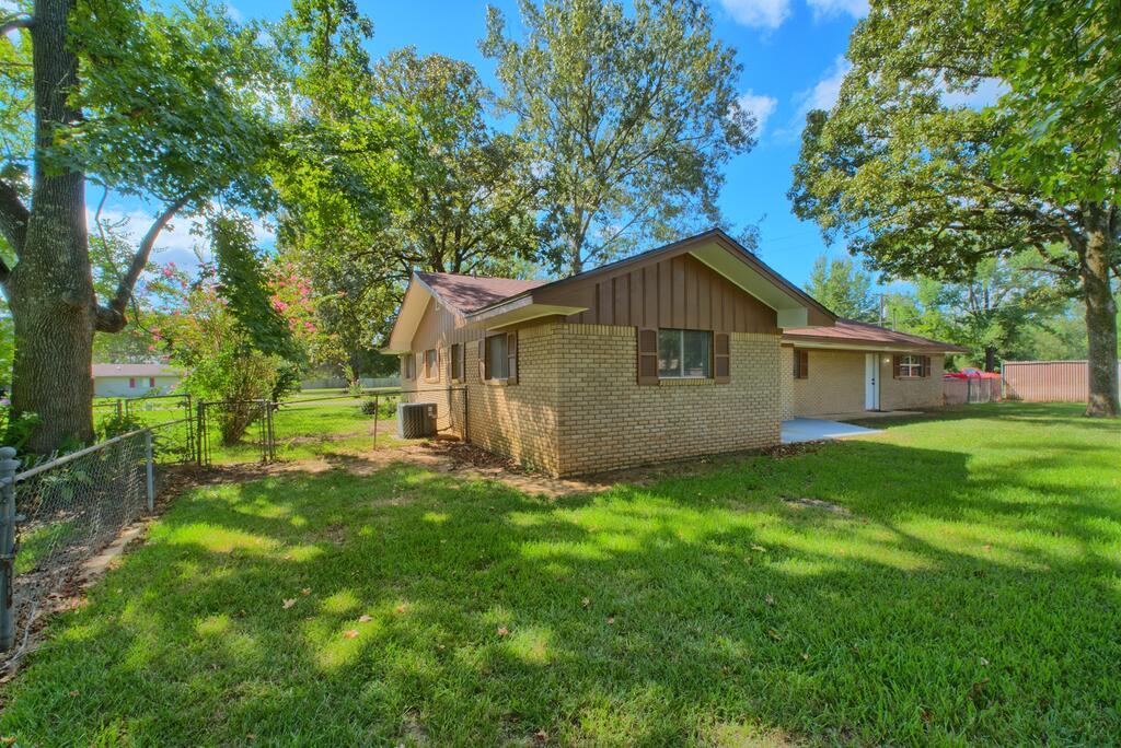 105 Parker Blvd Property Photo 10