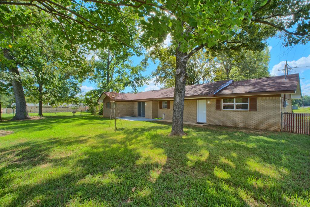 105 Parker Blvd Property Photo 11
