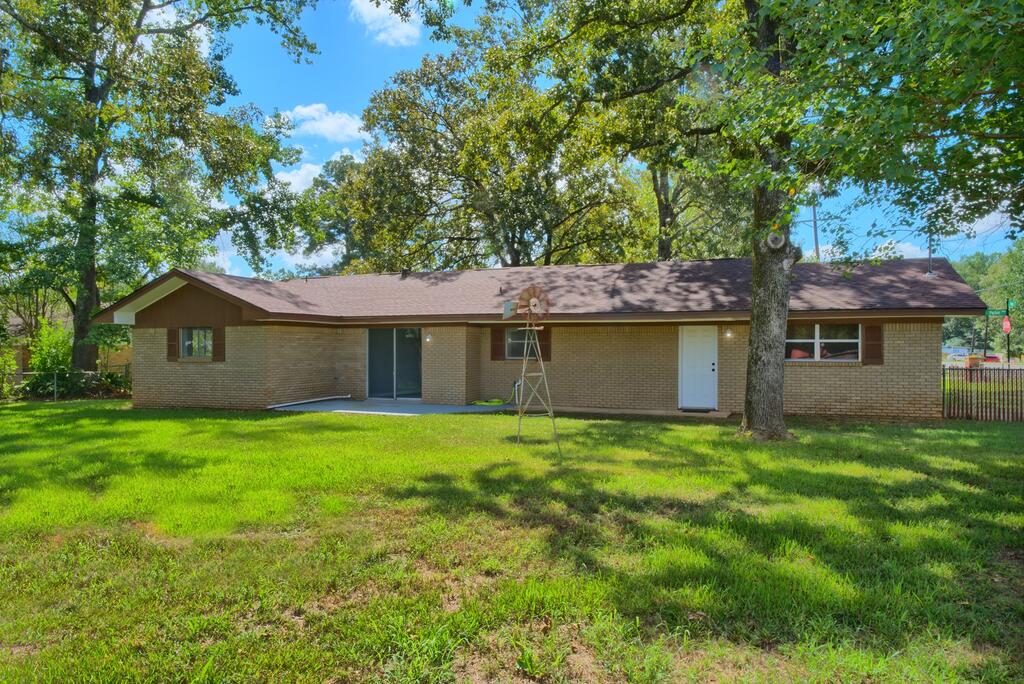 105 Parker Blvd Property Photo 12