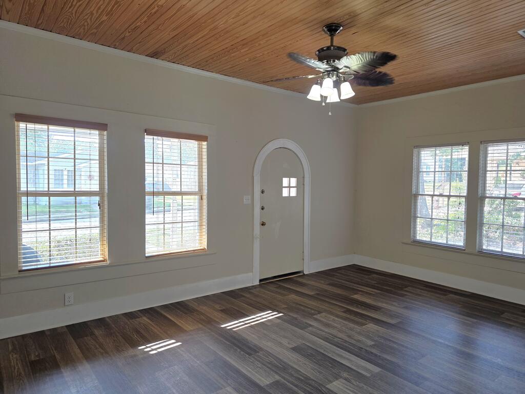 454 Powell Street Property Photo 8
