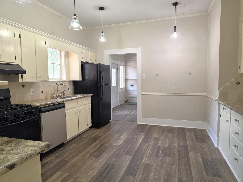 454 Powell Street Property Photo 14