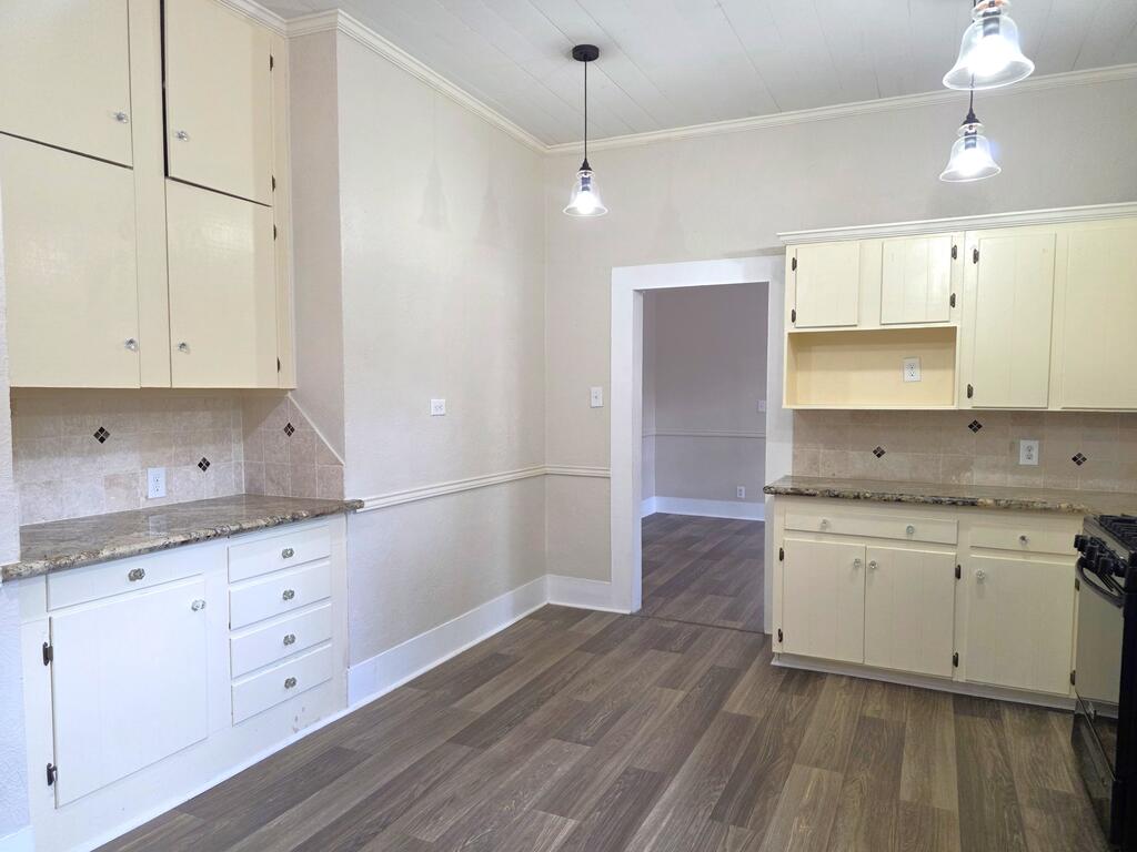 454 Powell Street Property Photo 16