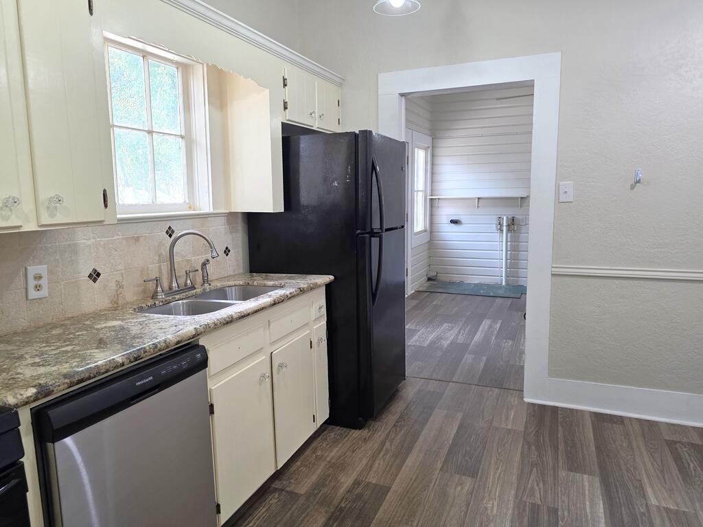 454 Powell Street Property Photo 21