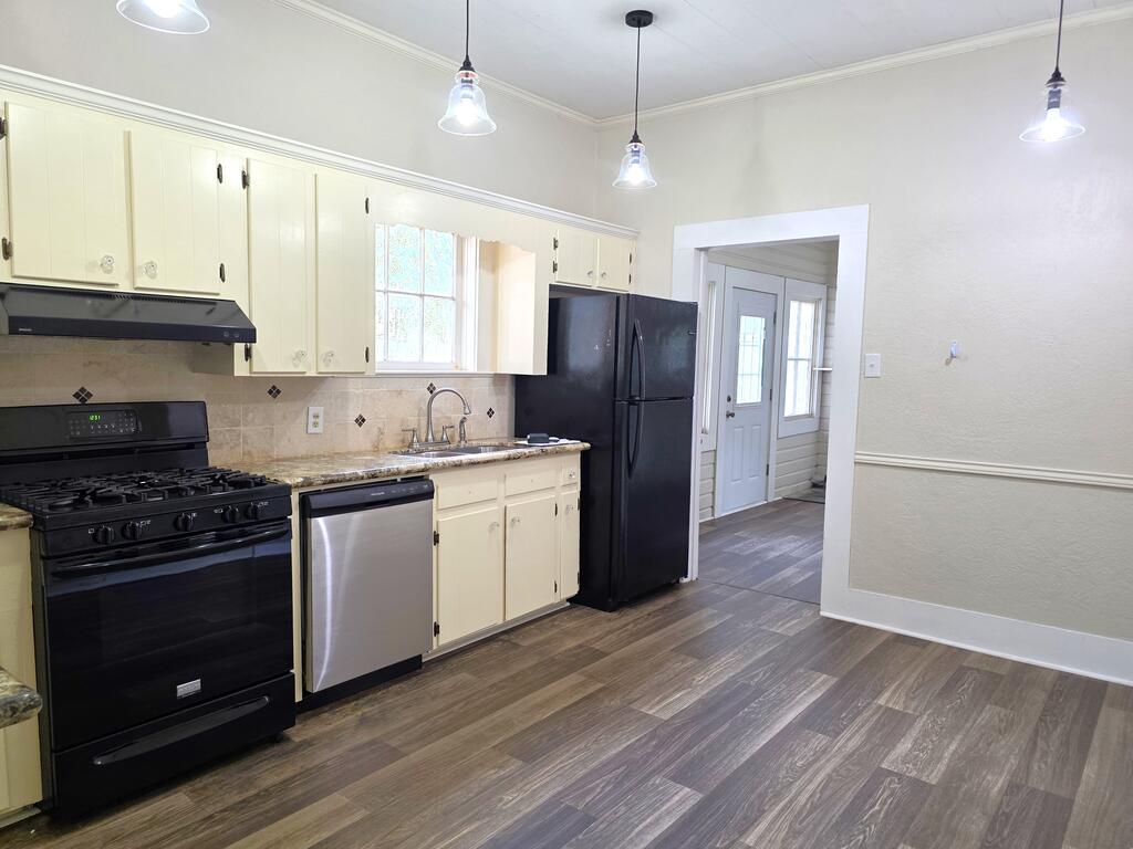 454 Powell Street Property Photo 39